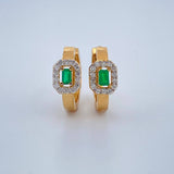 Candongas Halo Cuadrado Esmeralda 2.95gr / 1.3cm / Dos Oros Amarillo Blanco 18K %