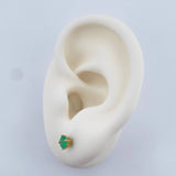 Topos Cuatro Garras Esmeralda 0.95gr / Oro Amarillo 18K %