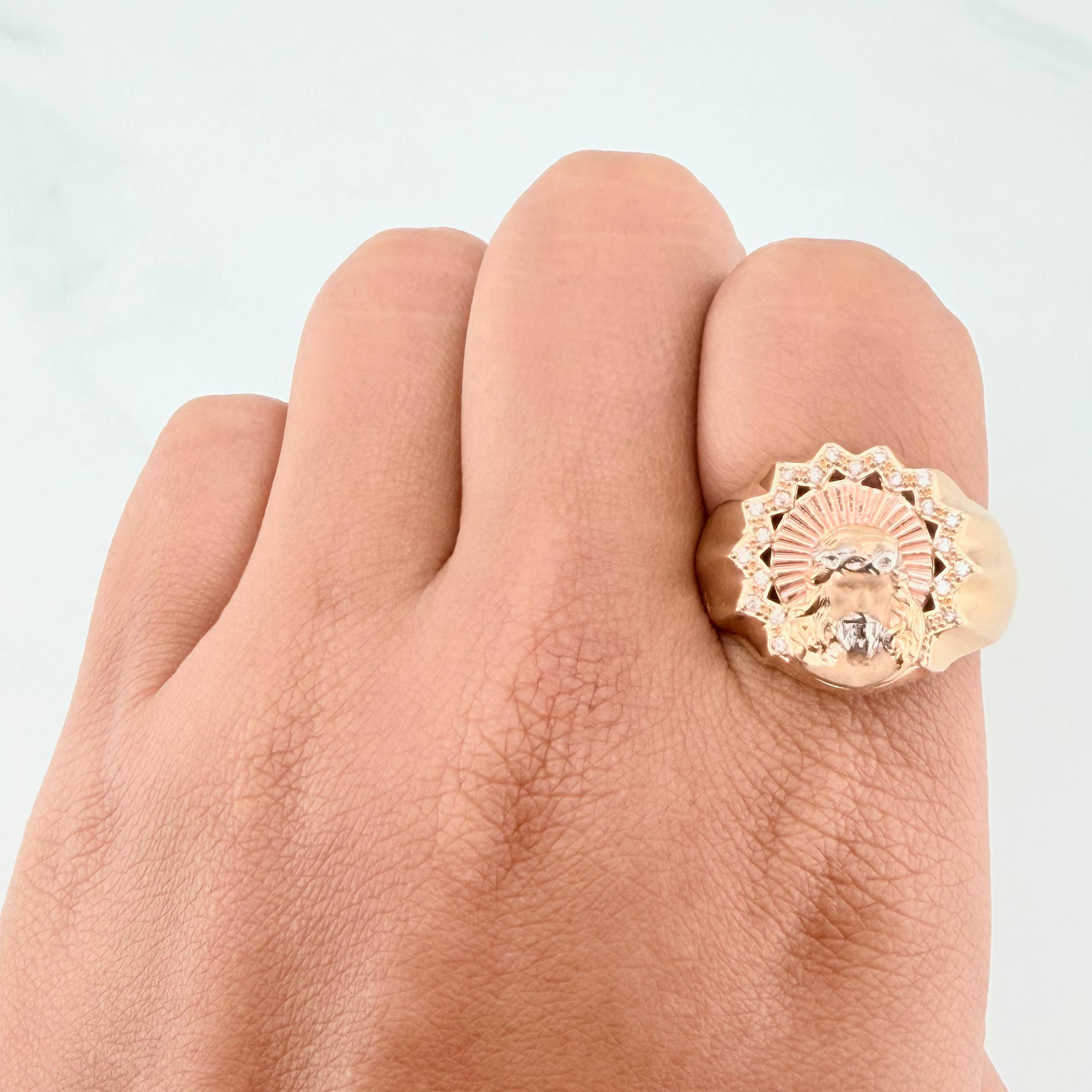 Anillo Rostro Cristo 5.95 g / T9 Tres Oros 18K