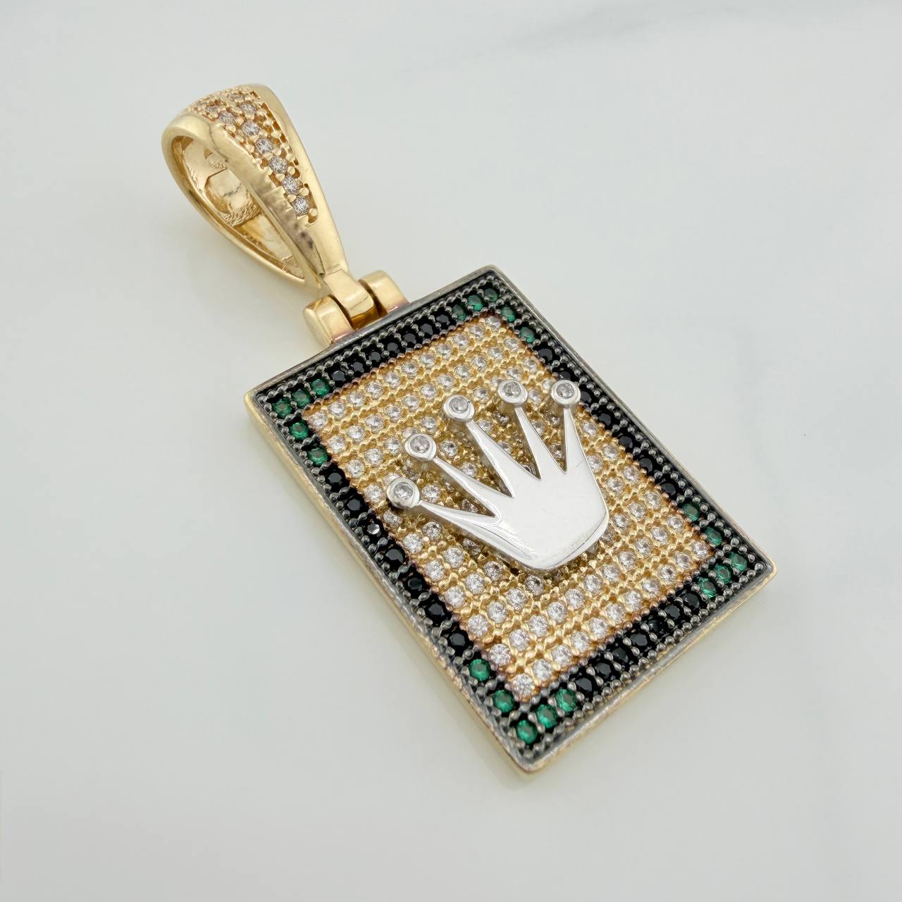 Dije Placa Corona 7.95 g / 4.1 cm Tres Oros 18K