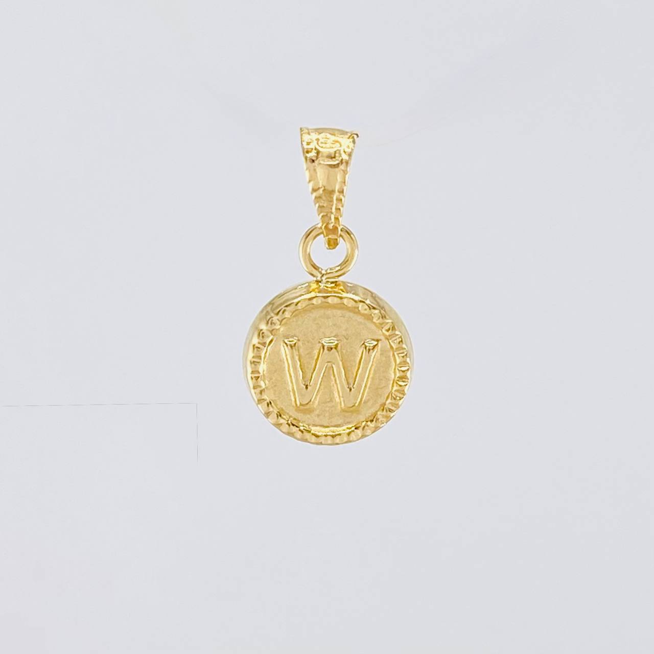 Dije Circulo Letra W 0.45g / 1.5cm Oro Amarillo 18K