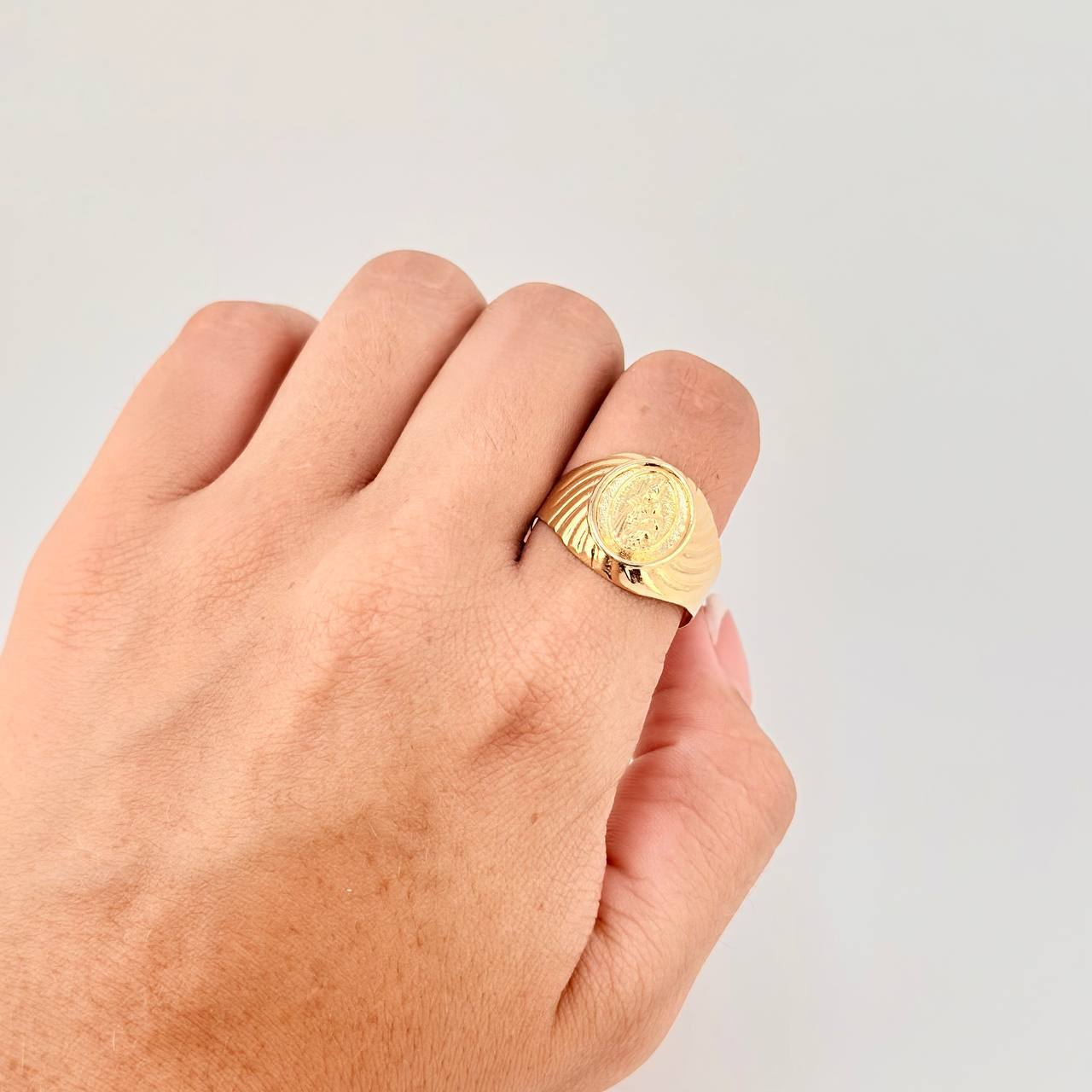 Anillo Virgen del Carmen 3.5g / T10 3/4 Oro Amarillo 18K