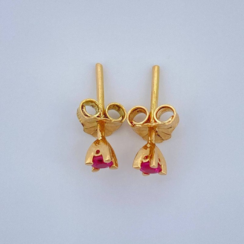 Topos Cuatro Garras Ruby 0.85gr / Oro Amarillo 18K %