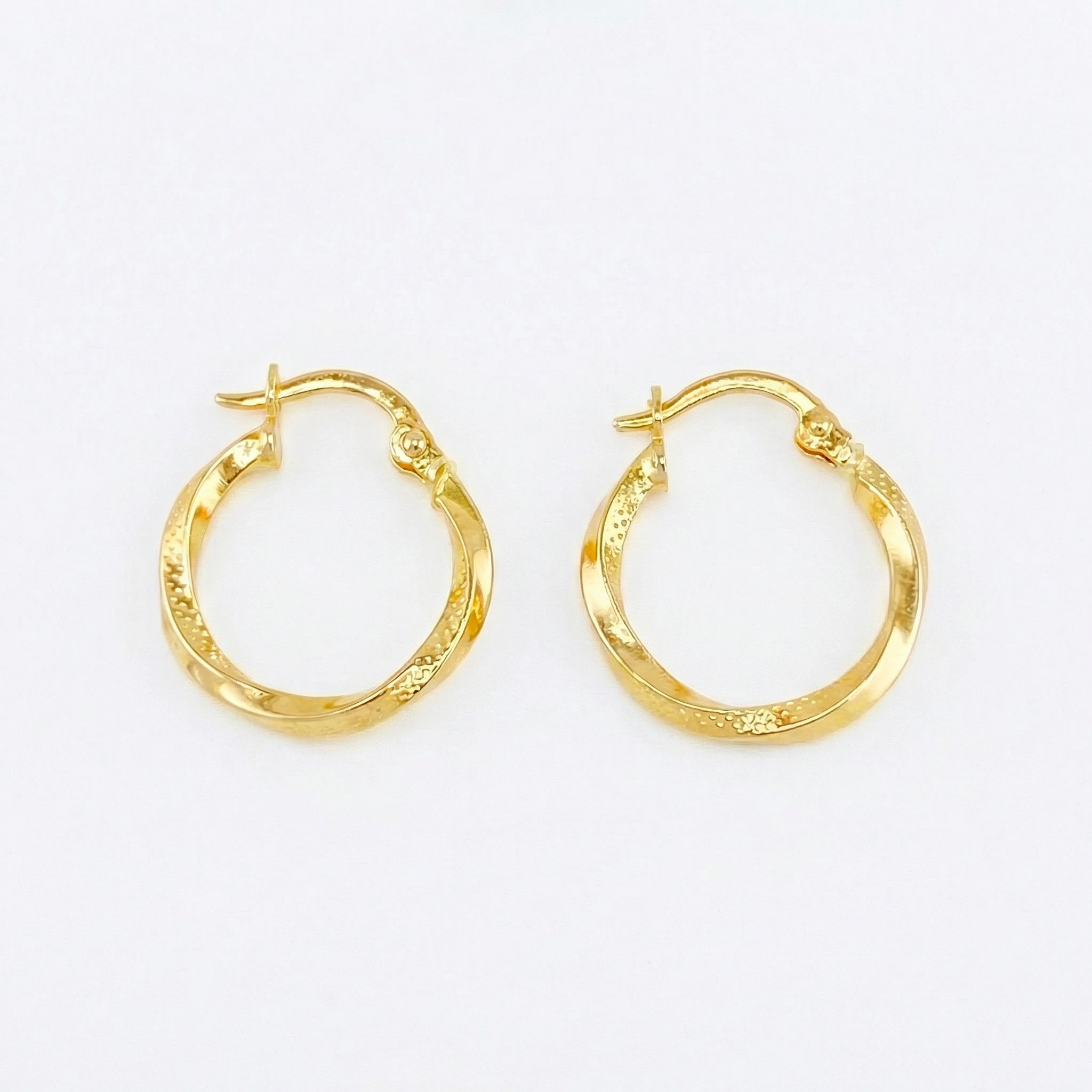 Candongas Cari Punteada 1.05gr / 1.8cm / Oro Amarillo 18K