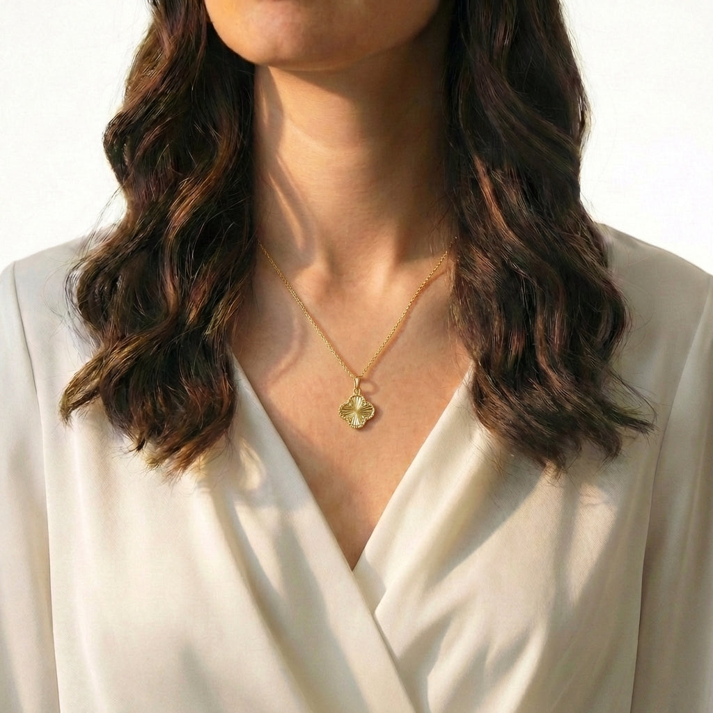 Dije Trebol Dorado 0.8 g / 1,8 cm Oro Amarillo 18K