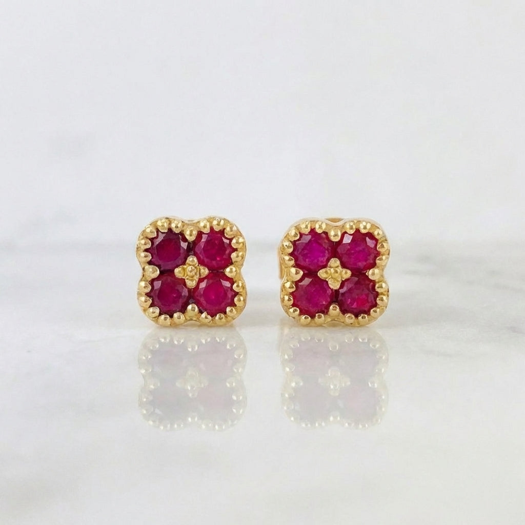 Topos Flor Trebol Rubies 40pts 1.55gr / 6mm Oro Amarillo 18K