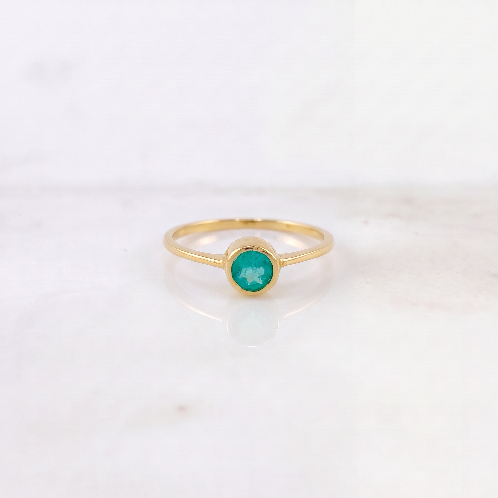 Anillo Circular Esmeralda 70Pts 1.9 g / T7 Oro Amarillo 18K