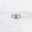 Anillo Solitario Doble Linea 3.56gr / T5 1/2 / Esmeralda 0.45 Qts Oro Blanco (Joya Oferta) &