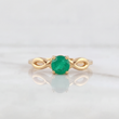 Anillo Solitario Cuadrado Lineas Cruzadas Esmeralda 30pts 2.35gr / T6 3/4 / Oro Amarillo 18K %