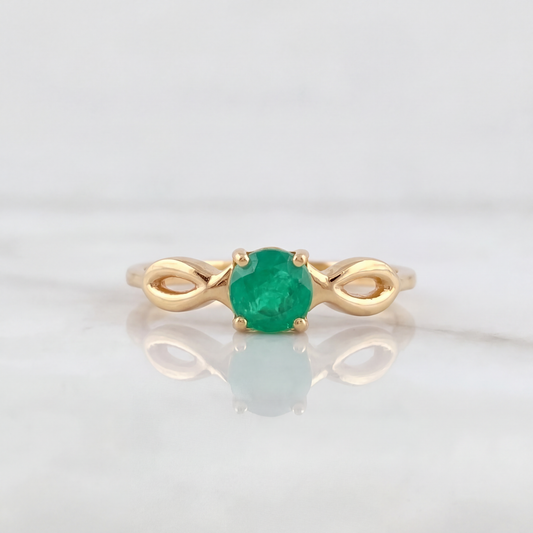 Anillo Solitario Cuadrado Lineas Cruzadas Esmeralda 30pts 2.35gr / T6 3/4 / Oro Amarillo 18K %