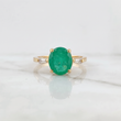 Anillo Solitario Ovalado Esmeralda 216 Qts 2.8gr / T6 / Oro Amarillo18K