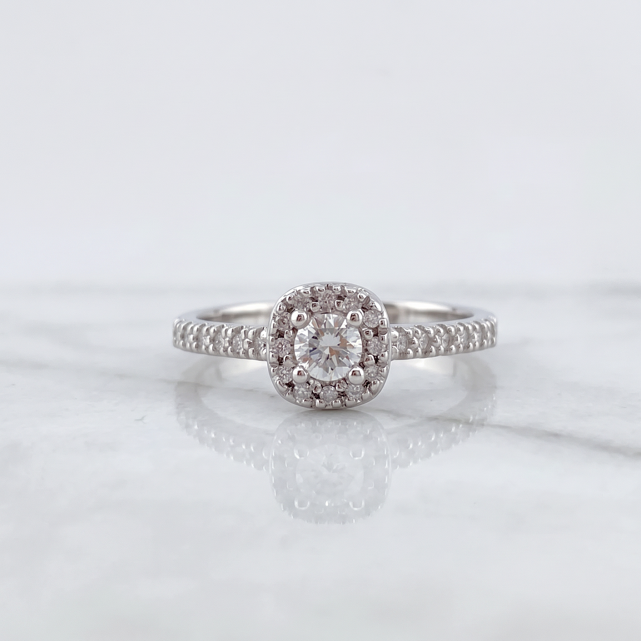 Anillo Halo Cuadrado Diamantes 2gr / T5 / Oro Blanco 18K