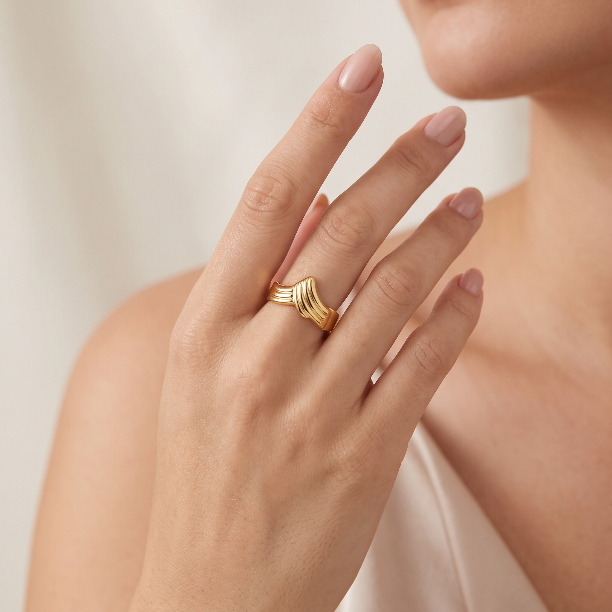 Anillo Curva Enlazada 1.6 g / T7 1/4 Oro Amarillo 18K