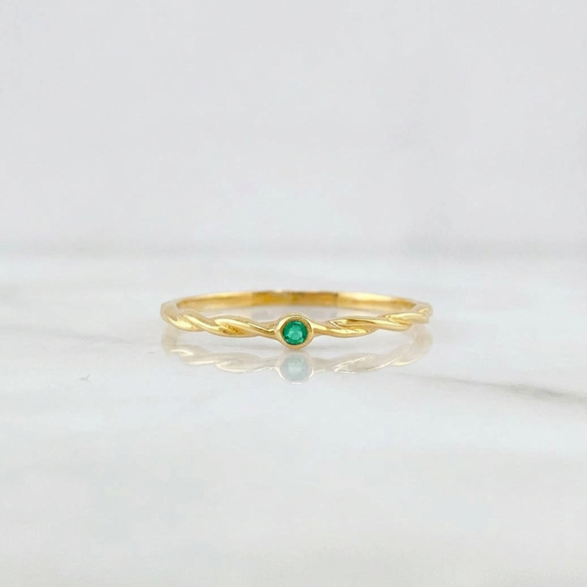 Anillo Trenzado Esmeralda 1pts 0.95gr / T6 3/4 / Oro Amarillo 18K