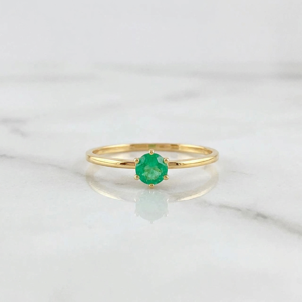 Anillo Solitario Seis Garras Esmeralda 10pts 0.85g / T5 1/4 Oro Amarillo 18K