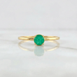 Anillo Solitario Canasta Esmeralda 16pts 1.1g / T7 Oro Amarillo 18K