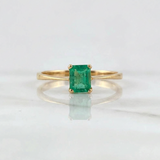 Anillo Solitario Rectangular 1.05gr / T6 3/4 / Esmeralda 14 Pts Oro Amarillo 18K (Joya)