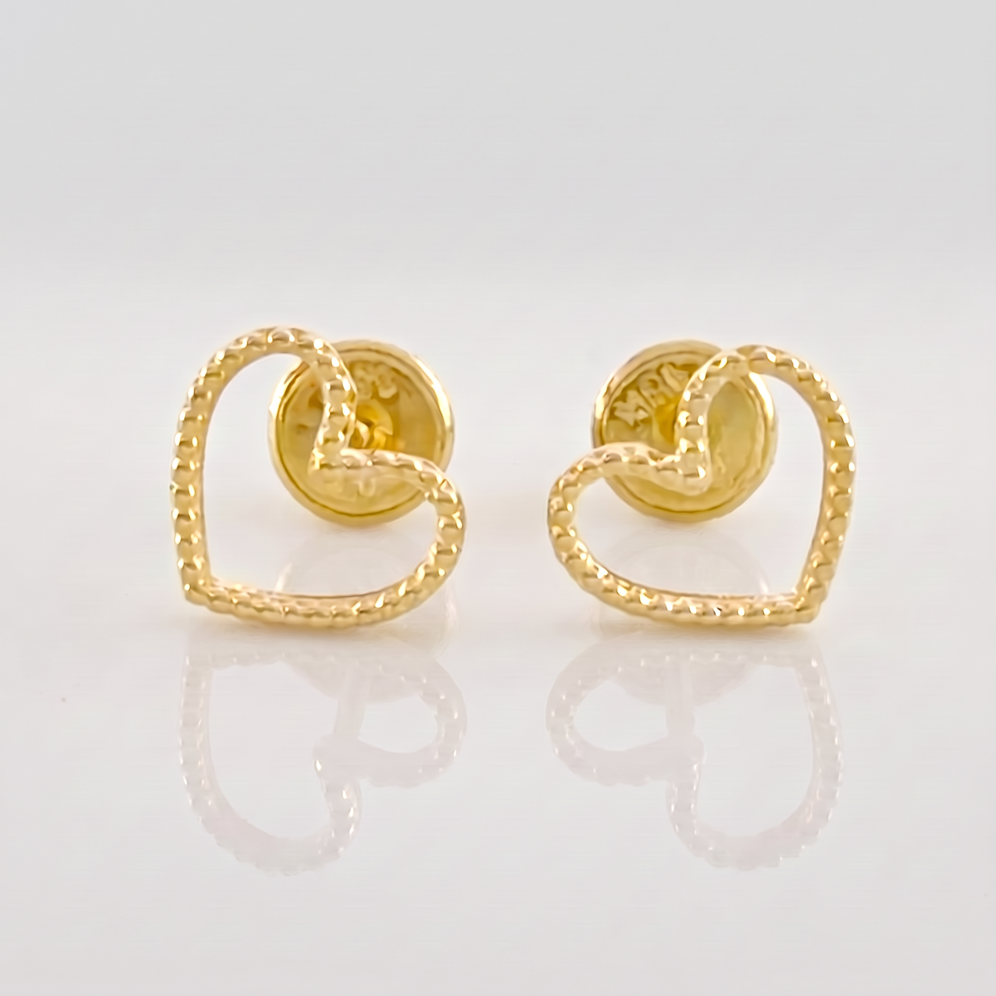 Topos Silueta Corazón Diamantado 0.8g / 8mm Oro Amarillo 18K