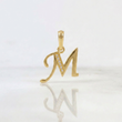 Dije Letra Cursiva M 1.2g / 2.1cm Oro Amarillo 18K