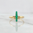 Anillo Linea Esmeralda 35pts 2.25gr / T5 1/2 / Dos Oros Amarillo Blanco 18K