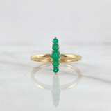 Anillo Linea Esmeralda 35pts 2.25gr / T5 1/2 / Dos Oros Amarillo Blanco 18K