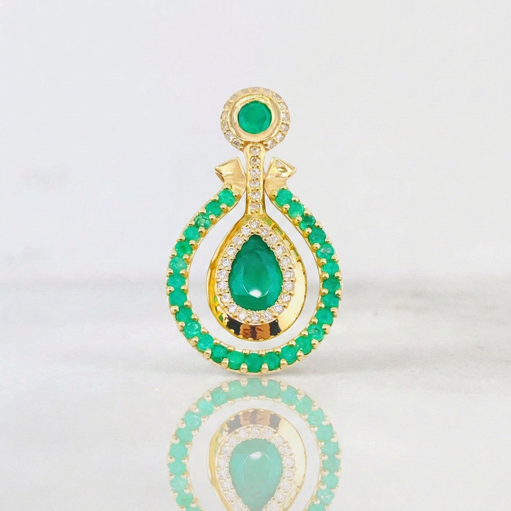 Dije Bastión Movil Esmeraldas 3.68 Qts Diamantes 55pts 9.45gr / 3.6cm / Oro Amarillo 18K