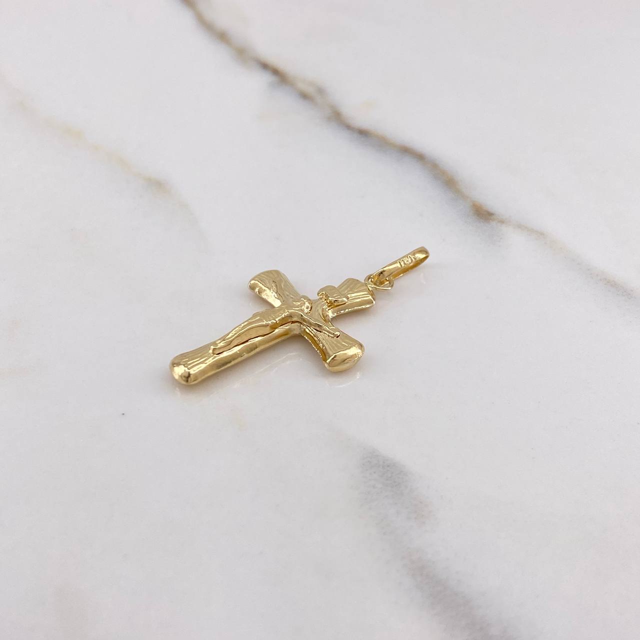 Dije Cruz Cristo 1.5gr / 3.5cm / Tronco Troquelado Oro Amarillo &