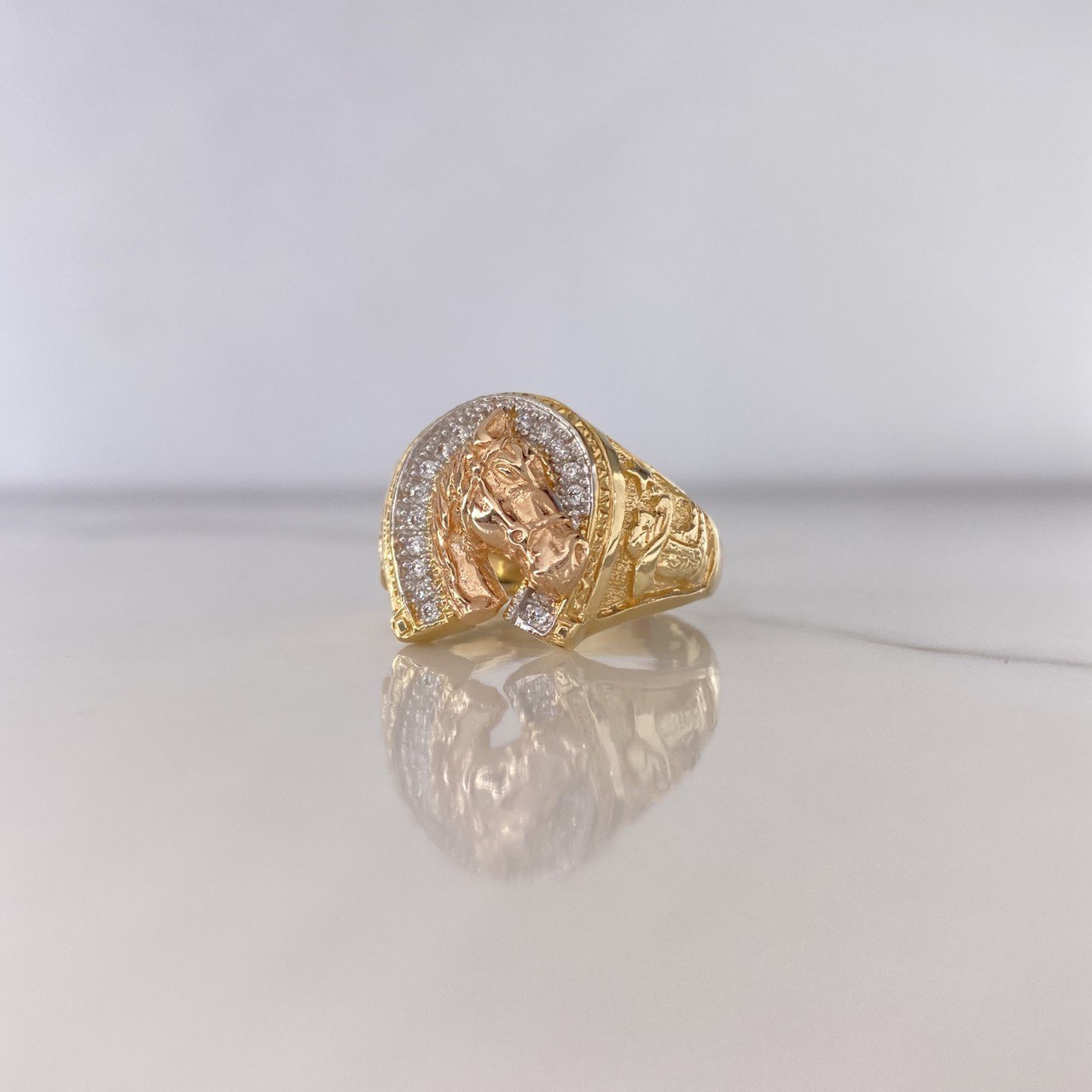 Anillo Herradura Caballo 7.9gr / T8 3/4 / Circones Blancos Tres Oros $