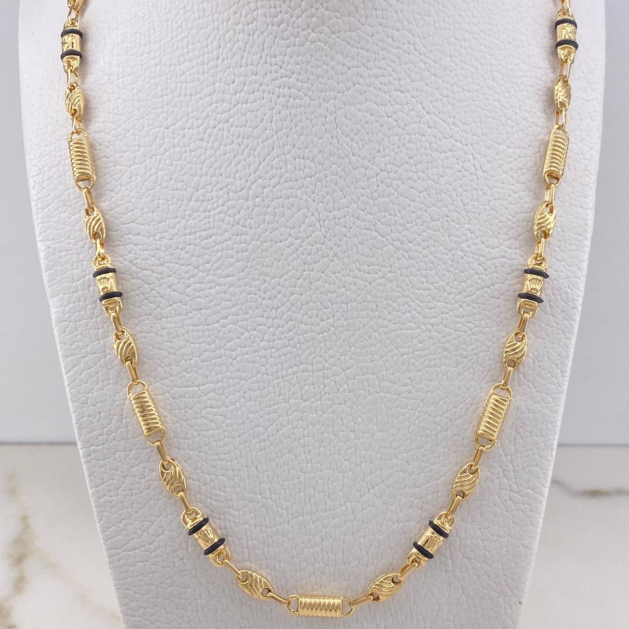 Cadena GC Diamantado 11.65gr / 60cm / 4mm Barril Estriados Cauchos Negros Oro Amarillo $