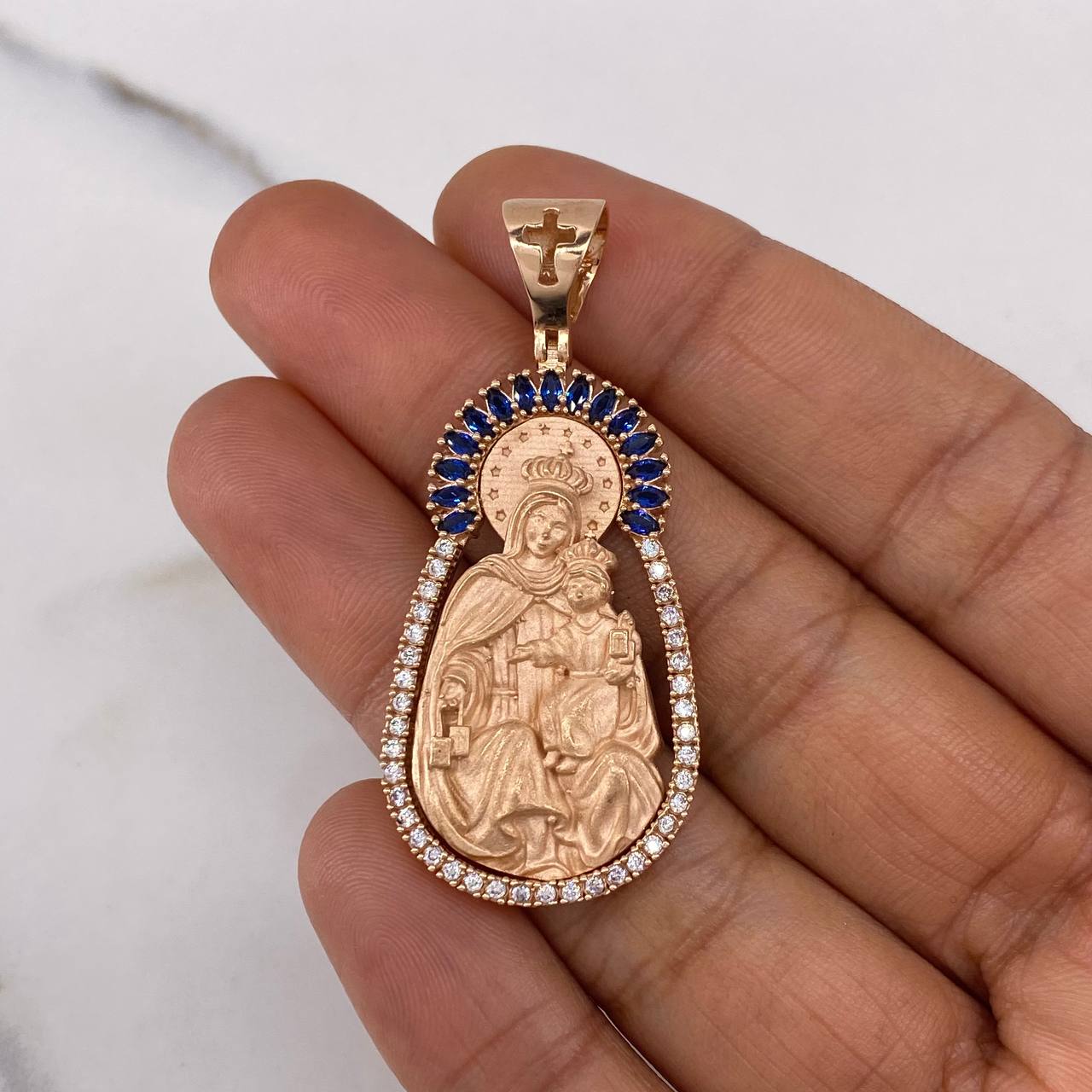 Dije Virgen del Carmen 12.05gr / 4.8cm / Circones Blancos Azules Oro Rosa $