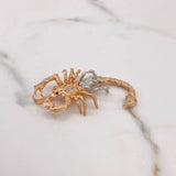 Dije Escorpion 7.3gr / 4.3cm / Circones Blancos Fucsias Dos Oros Blanco Rosa $