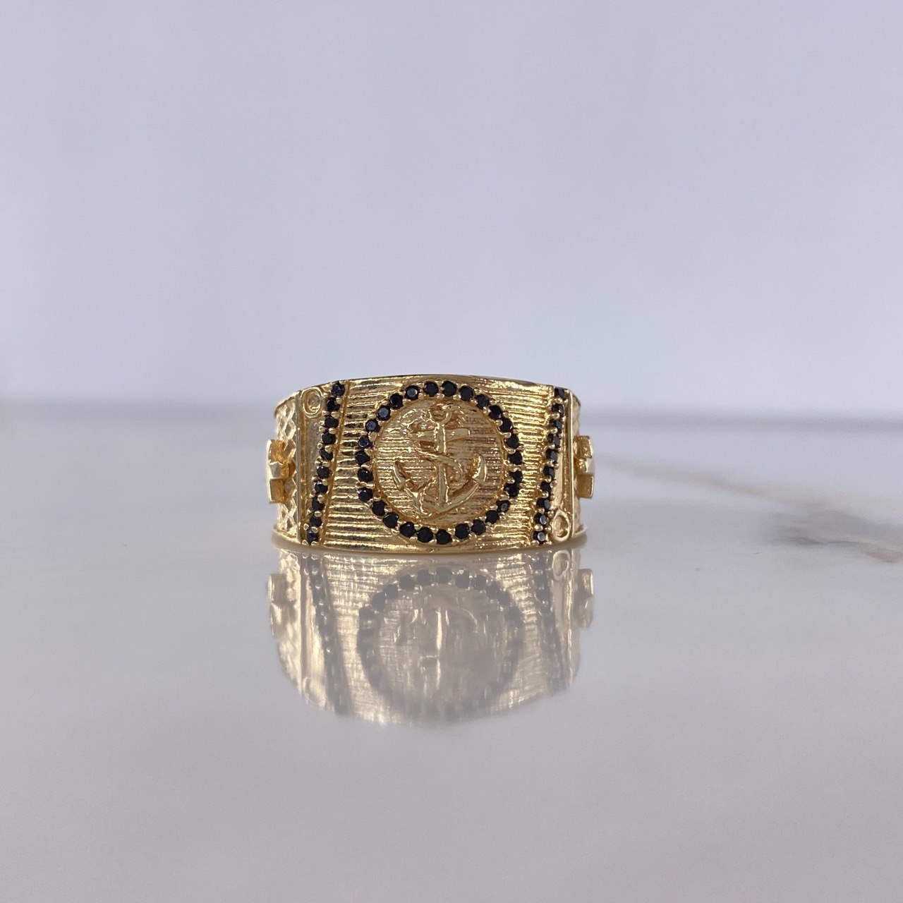 Anillo Ancla 8.15gr / T9 1/2 / Circones Negros Oro Amarillo $
