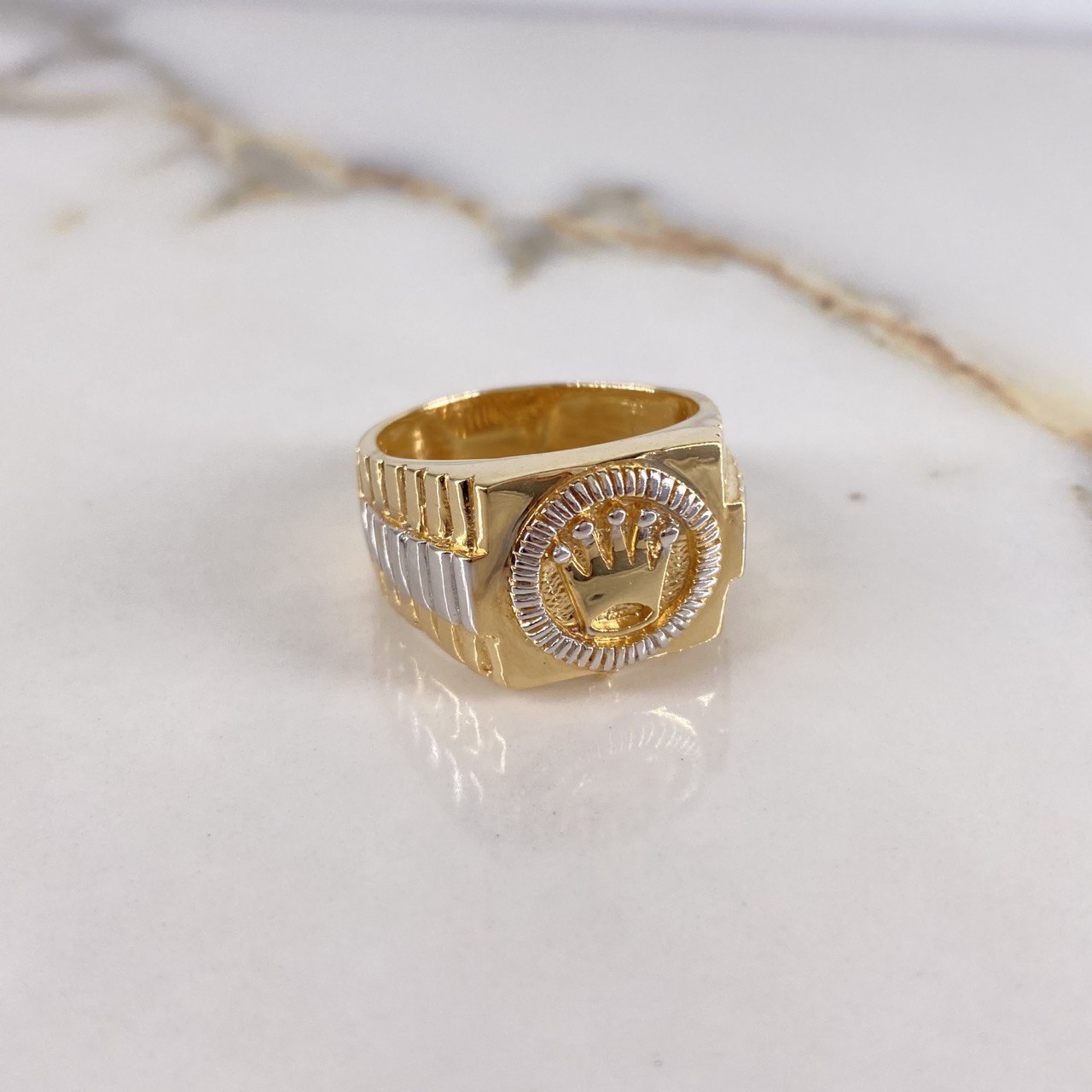 Anillo Correa Corona 11.15gr / T10 1/2 / Cuadrado Dos Oros Amarillo Blanco $