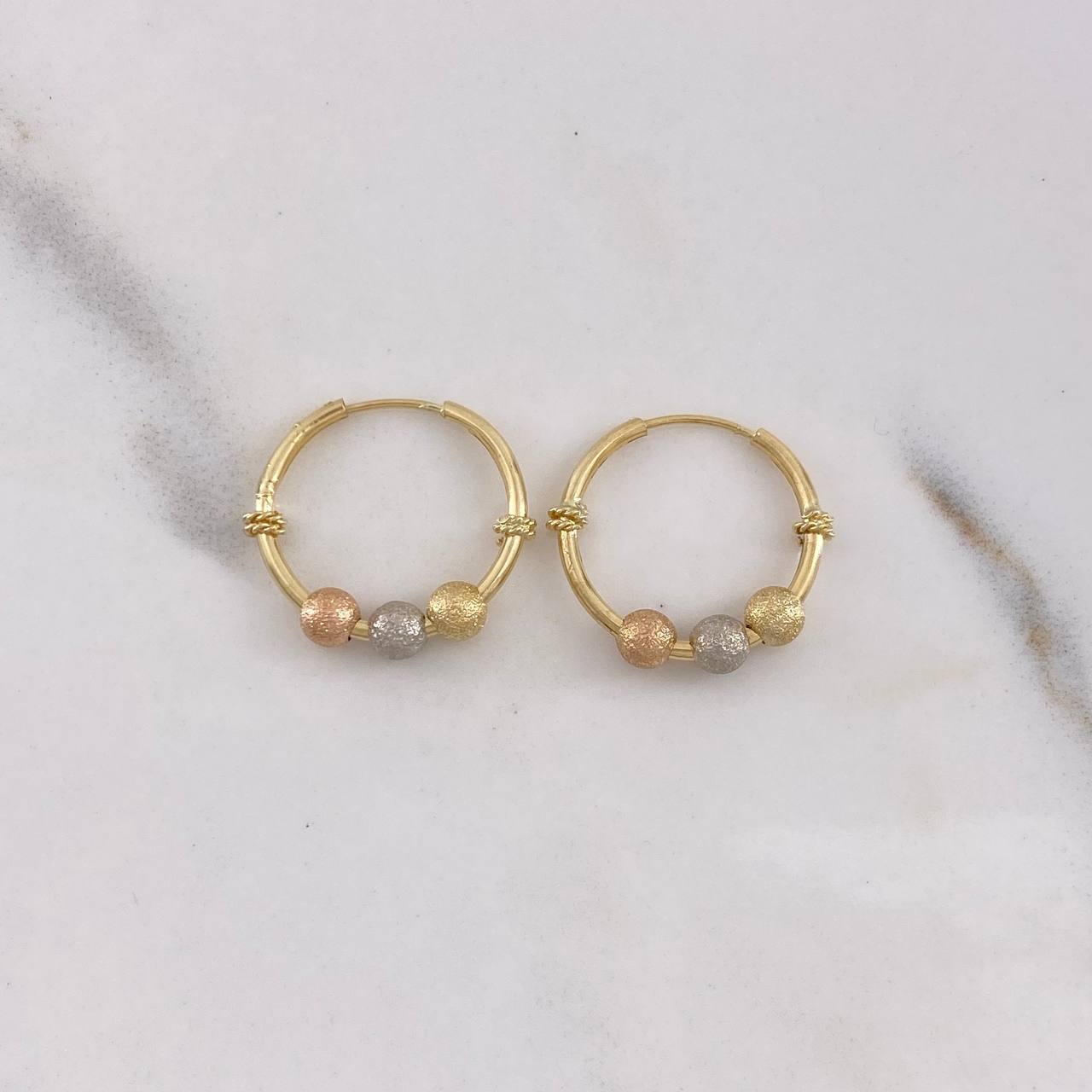 Candongas Mini Aro 1.35gr / 1.7cm / 3mm Bolas Diamantadas Tres Oros $