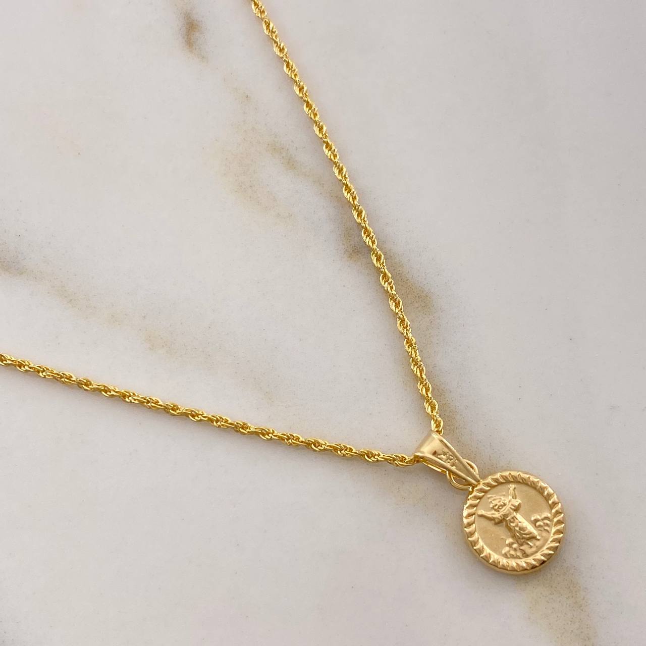 Cadena Lazo 0.9gr 50cm + Dije Medalla Divino Niño 0.45gr 1.7cm / Oro Amarillo (Oferta) &