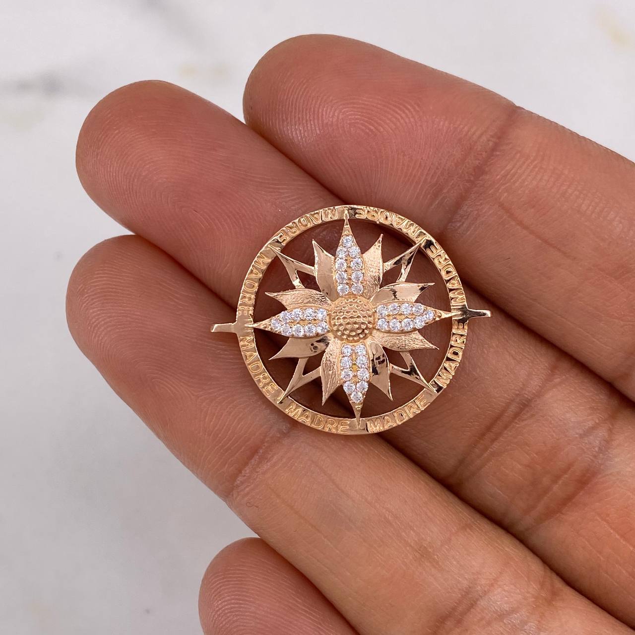 Herraje Flor De Lotto 2.9gr / 2.5cm / Madre Circones Blancos Oro Rosa $
