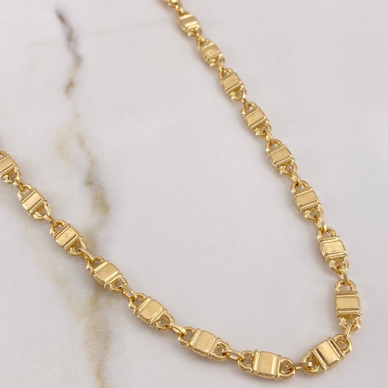 Cadena Rustica 12.95gr / 55cm / 4.9mm Barril Plano Oro Amarillo 18K $