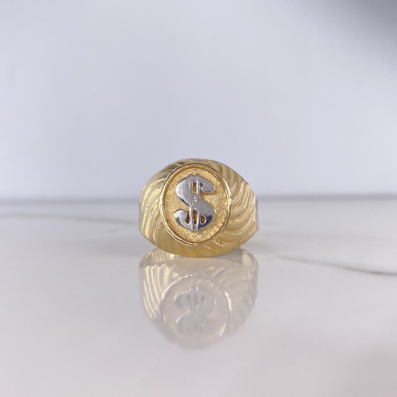 Anillo Sello Signo Peso 3.75gr / T11 1/2 / Dos Oros Amarillo Blanco $