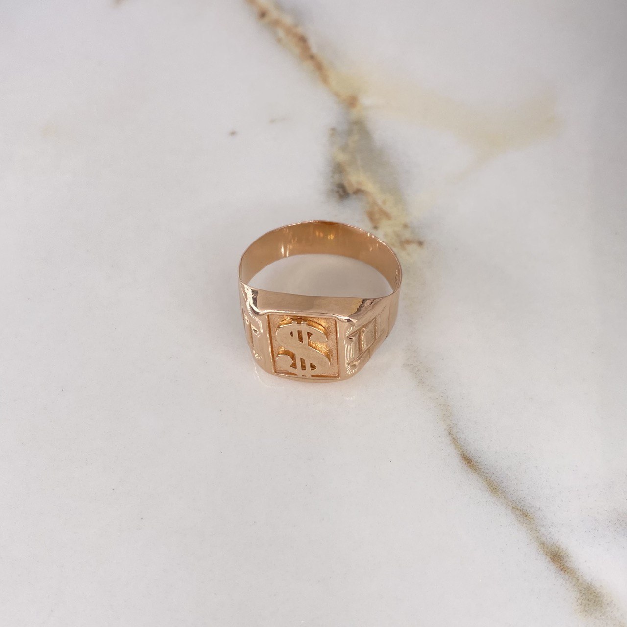 Anillo Sello Signo Peso 3.45gr / T10 1/4 / Oro Rosa $