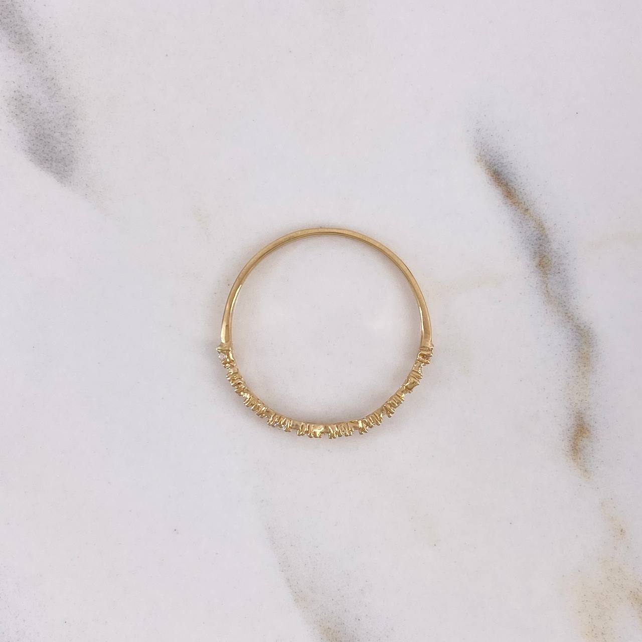 Anillo Argolla Churumbela 0.95gr / T8 1/2 / Circones Blancos Oro Amarillo 18K $