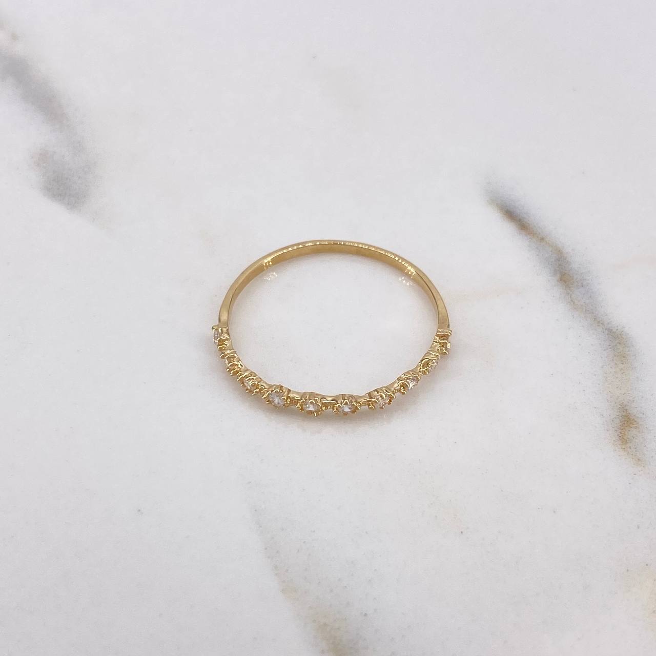 Anillo Argolla Churumbela 0.95gr / T8 1/2 / Circones Blancos Oro Amarillo 18K $
