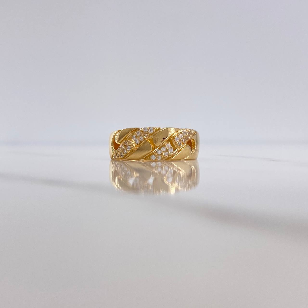 Anillo Cubano 4.05gr / T7 1/4 / Circones Blancos Oro Amarillo 18K $