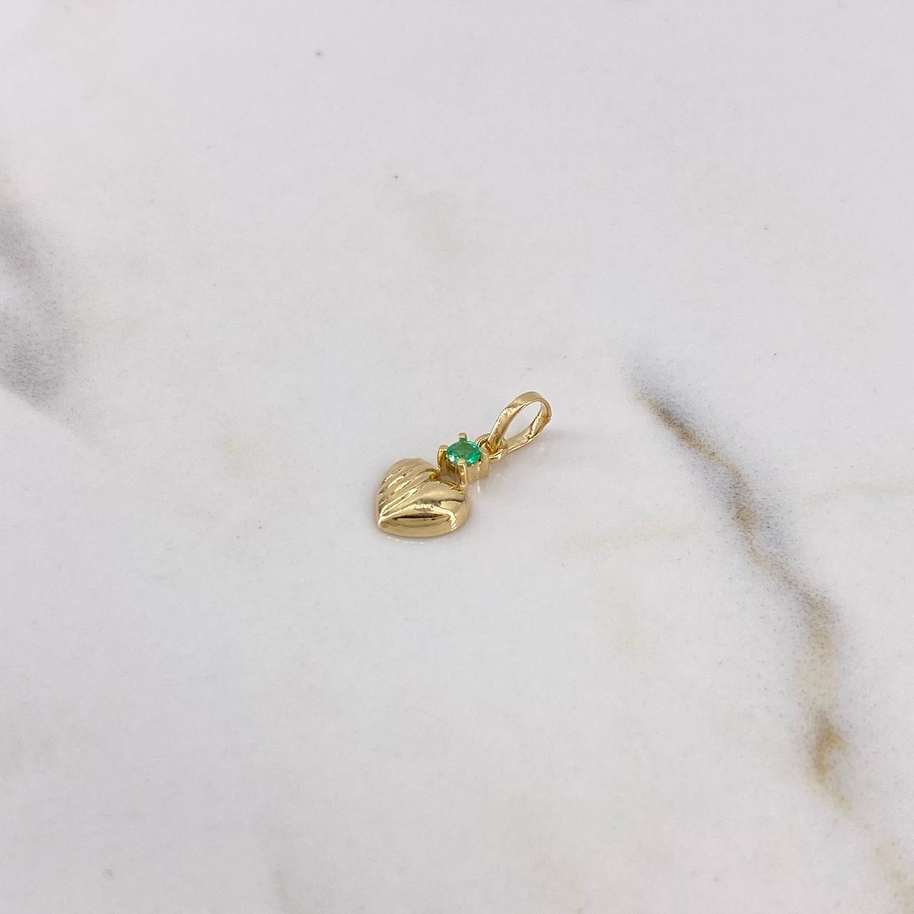 Dije Corazon 0.35gr / 1.4cm / Esmeralda 4pts Oro Amarillo 18K (Joya)