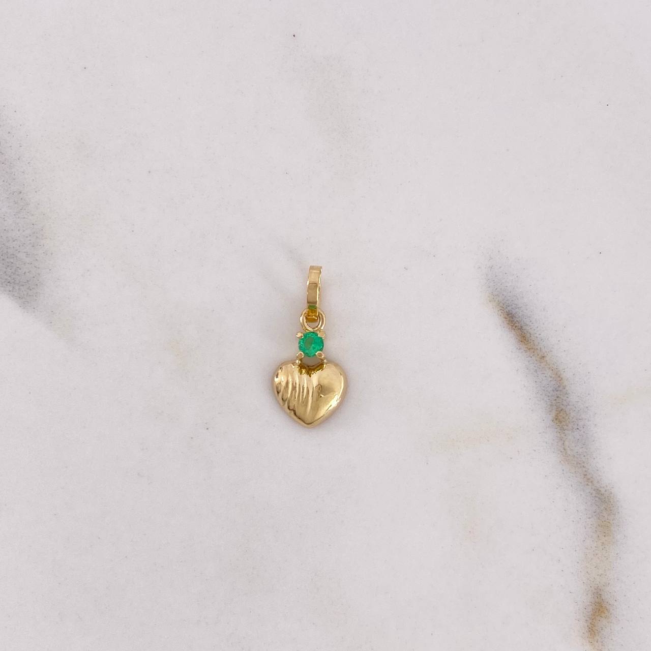 Dije Corazon 0.35gr / 1.4cm / Esmeralda 4pts Oro Amarillo 18K (Joya)