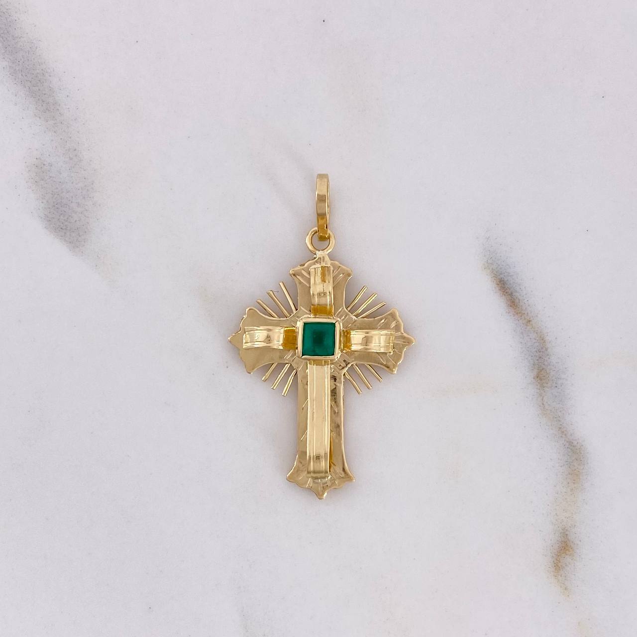 Dije Cruz 2.05gr / 3.3cm / Esmeralda 19pts Cuadrada Oro Amarillo 18K (Joya) &