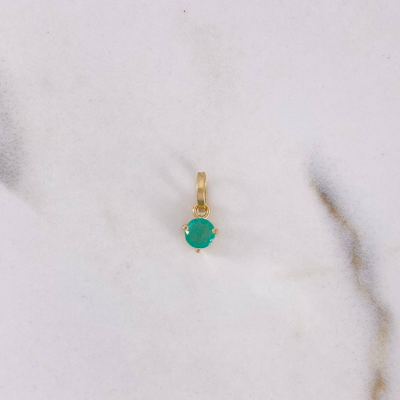 Dije Halo Mediano 0.35gr / 1.1cm / Esmeralda 20pts Oro Amarillo 18K (Joya) $