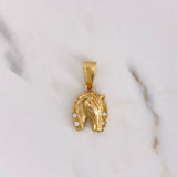 Dije Herradura Caballo 4.4gr / 2.6cm / Circones Blancos Oro Amarillo 18K $