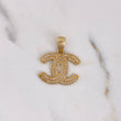 Dije CC 3.35gr / 2.6cm / Circones Blancos Oro Amarillo 18K $