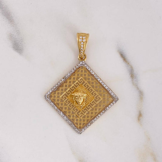Dije Rombo Medusa 5.25gr / 4.3cm / Circones Blancos Oro Amarillo 18K $