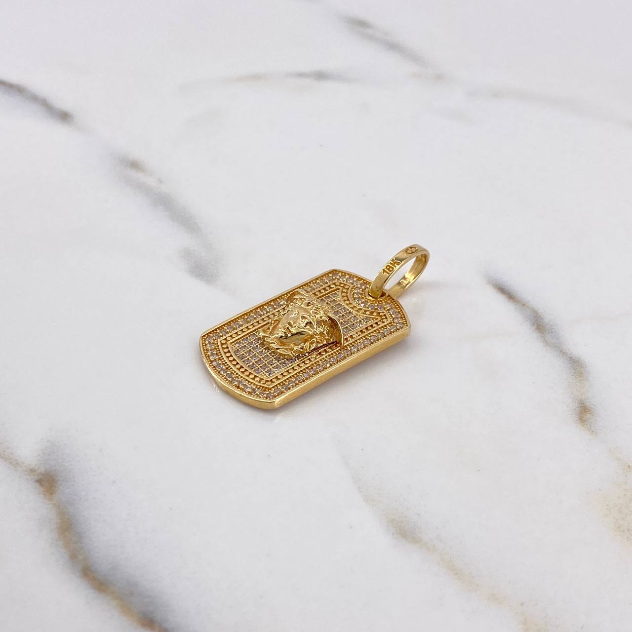 Dije Placa Medusa 7.65gr / 3.8cm / Circones Blancos Oro Amarillo 18K $
